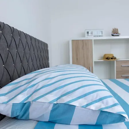 Luxury With Terrace Castel Apartman
