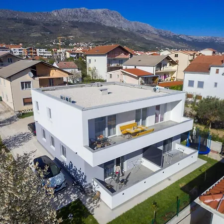 Luxury With Terrace Castel Kastela