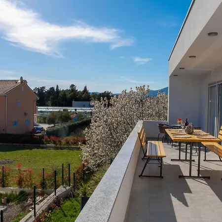Luxury With Terrace Castel Kastela